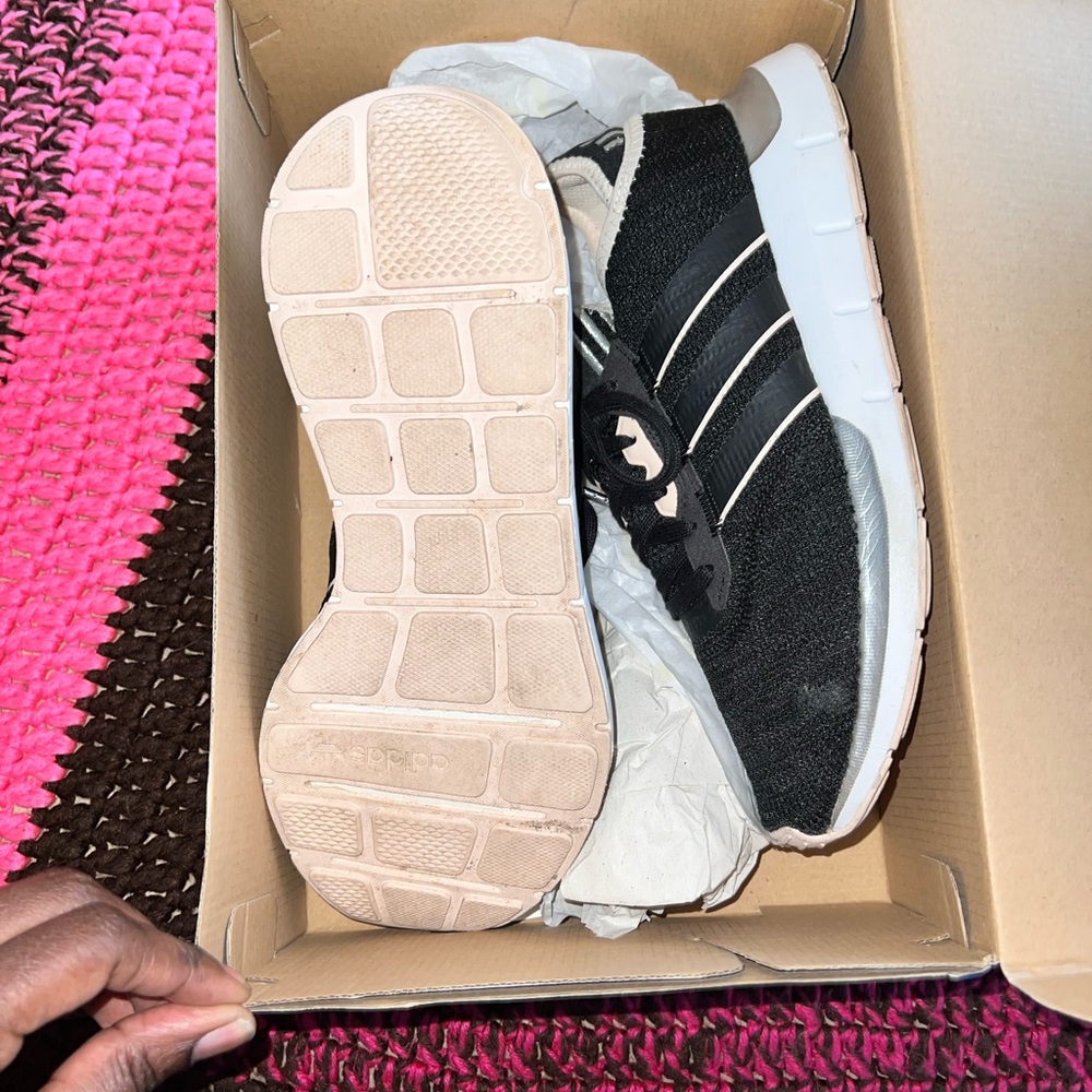 Adidas Swift Run - Picture 2 of 3